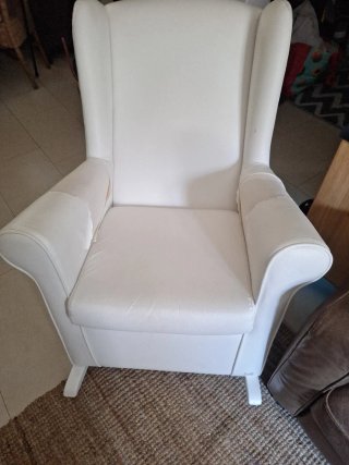 Sillón balancín blanco, casa Nuvol