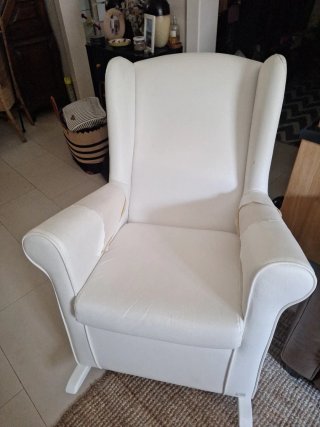 Sillón balancín blanco, casa Nuvol