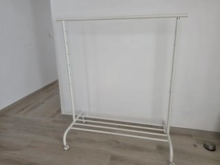 Perchero Metálico Blanco con Ruedas
