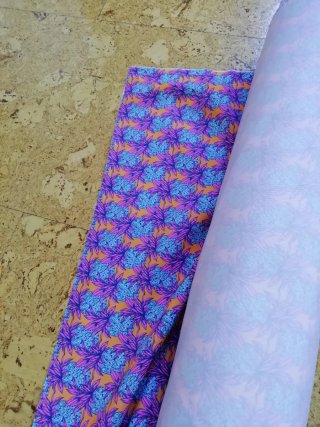Tessuto riciclato per costumi da bagno, abiti e gonne