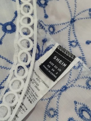 Blusa bordada azul y blanca Talla XS