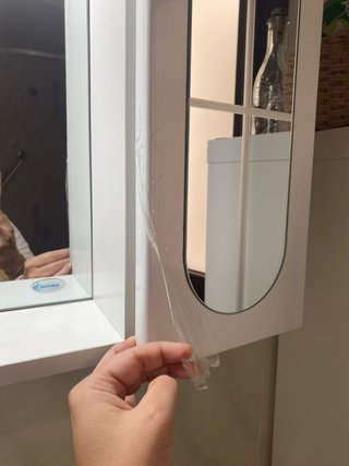 Espejo de baño con cristal y focos de luz.