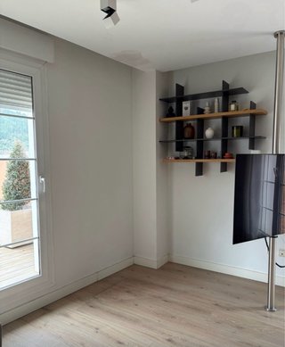 Soporte de TV de pie metálico