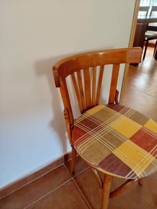 11 Sillas de Madera con Cojín