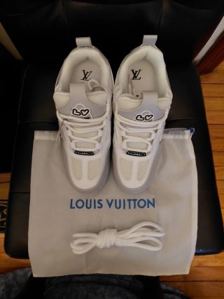 Louis Vuitton Skate Grises y Blancas