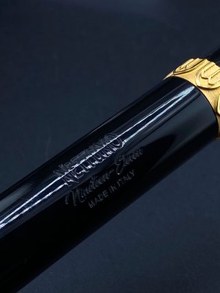 Pluma Estilográfica Nettuno Neos Teseo Negra y Dor