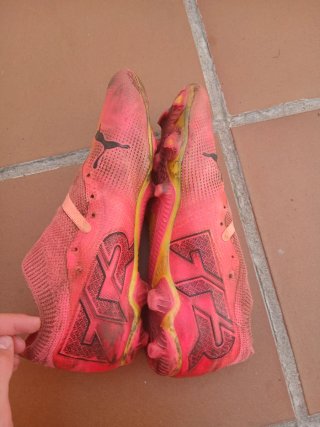Botas de fútbol Puma rosas