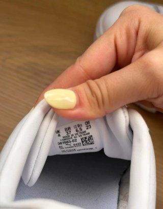 Zapatillas Puma Blancas y Beige