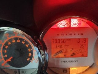 Peugeot Satelis Maxi Scooter Rojo