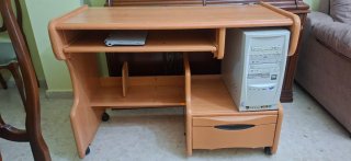 Mesa/escritorio madera con ruedas