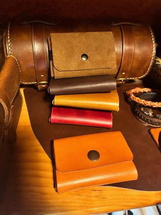 Cartera de cuero tarjetero con goma