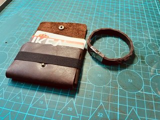 Cartera de cuero tarjetero con goma