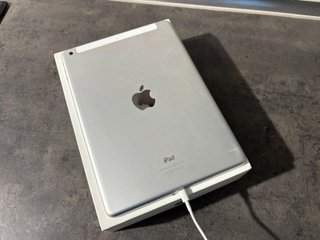 iPad Air 1ª Gen Plata WiFi + Celular