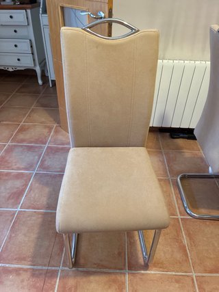 Mesa de comedor y 4 silla.En Golbardo (Reocin)