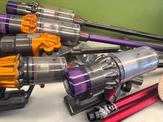 Aspirapolvere Dyson V11 in vendita