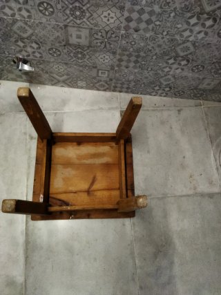 Mesita auxiliar rústica de madera