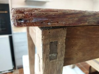 Mesita auxiliar rústica de madera