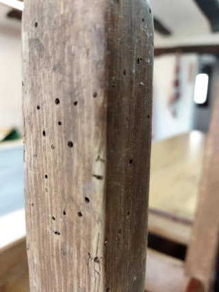 Mesita auxiliar rústica de madera