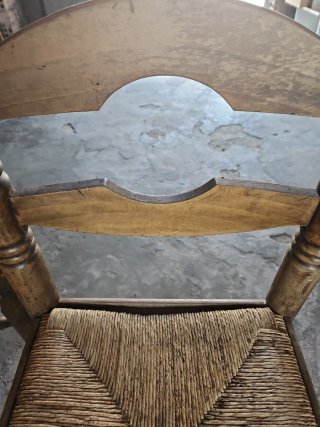 Sillas antiguas de madera y yute