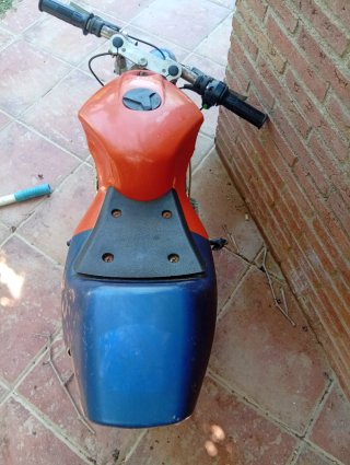 Mini moto infantil azul y naranja