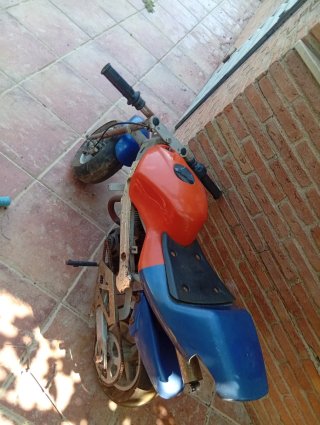 Mini moto infantil azul y naranja