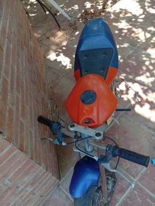 Mini moto infantil azul y naranja