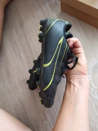 Botas de fútbol para niño negras talla 33
