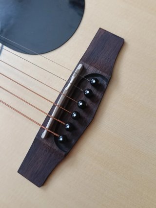 Guitarra Acústica Cort con funda