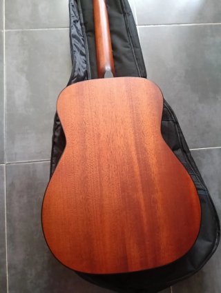 Guitarra Acústica Cort con funda