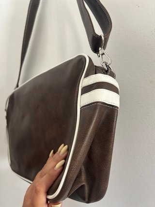 Mala tiracolo Bershka castanho e branco