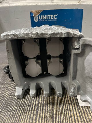Enchufe de jardín UNITEC con aspecto de piedra