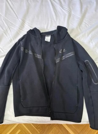 Chaqueta Nike Tech Negra Antigua