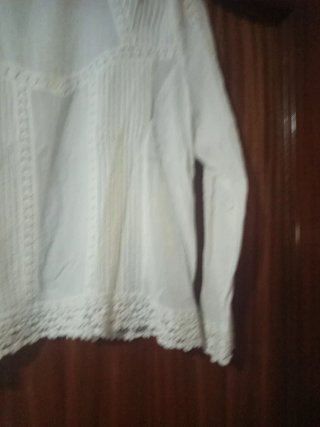 Blusa blanca con encaje