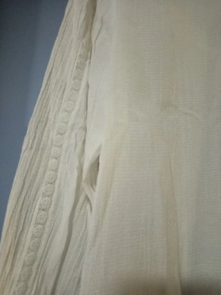 Blusa blanca con encaje