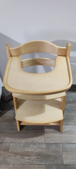 Trona de madera