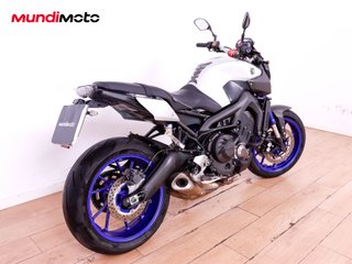 YAMAHA MT 09