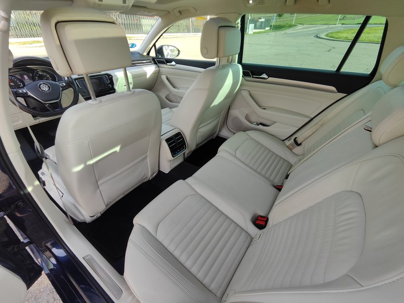 Volkswagen Passat 2017, foto 17
