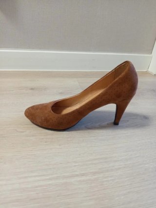 Zapatos de tacón marrones