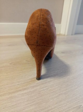 Zapatos de tacón marrones