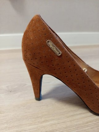 Zapatos de tacón marrones