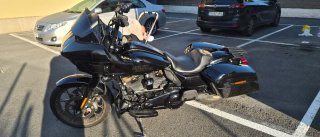 Harley Davidson Road Glide ST Negra