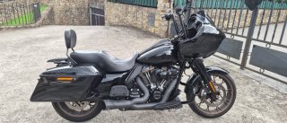 Harley Davidson Road Glide ST Negra