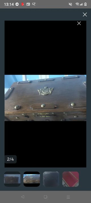 Baúl antiguo de madera y metal