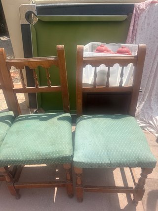 4 Sillas de Comedor de Madera y Tela