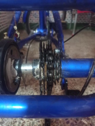 Bicicleta azul de tres ruedas Rueda 24-2.125