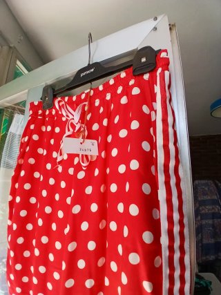 Pantalón Pimkie lunares blanco y rojo