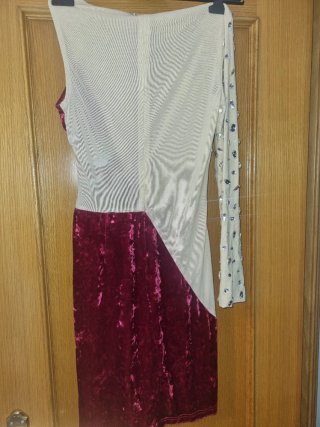 Vestido de fiesta con pedrería y terciopelo
