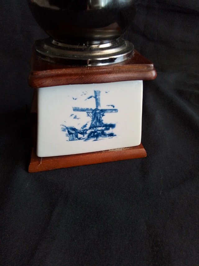 Molinillo de café de madera y metal