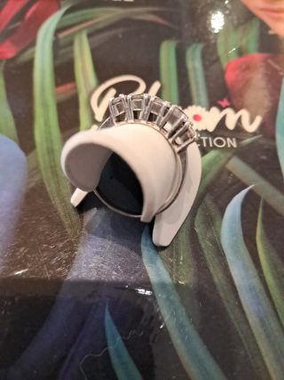 Anillo de plata con circonitas