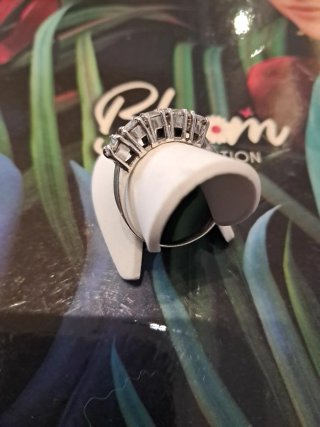 Anillo de plata con circonitas
